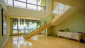 Lobby sitting area - Best Hotel Forest City (Gelang Patah)