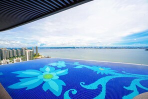 Outdoor pool - Best Hotel Forest City (Gelang Patah)