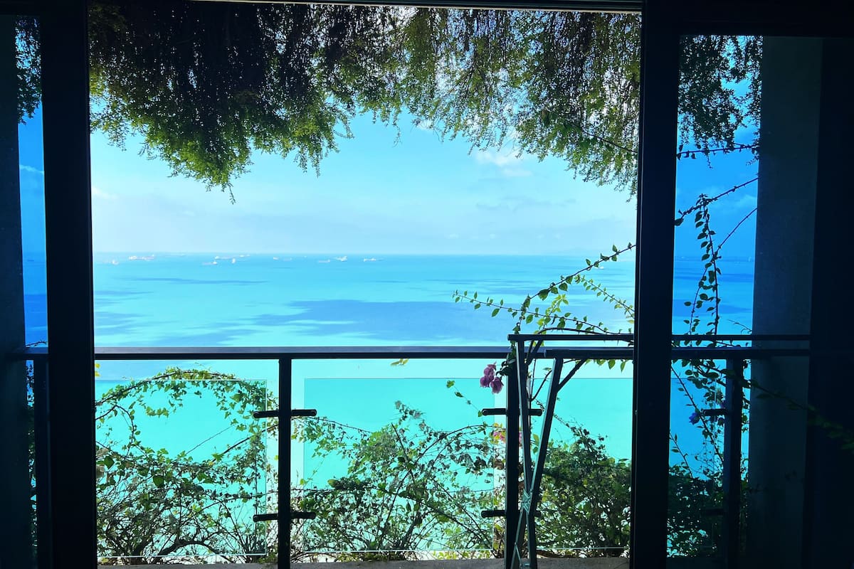 Chambre triple luxueuse, balcon, vue sur la mer | Terrasse/patio