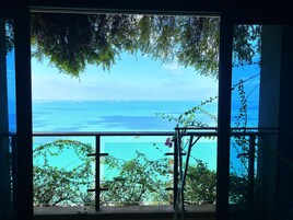 Quarto triplo superluxo, sacada, vista para o mar | Terraço/pátio