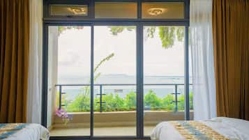 Luxury Studio Suite, Balcony, Ocean View | Terrace/patio