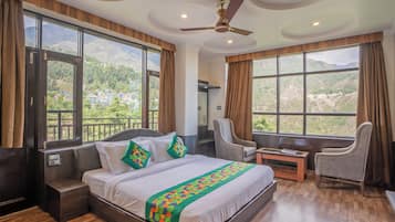 Standard Double Room | Desk, iron/ironing board