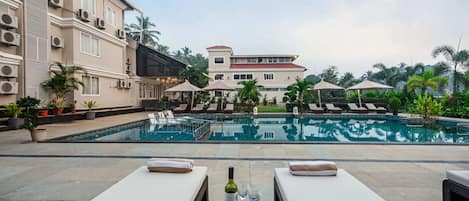 Deluxe Room, Pool View | Pool