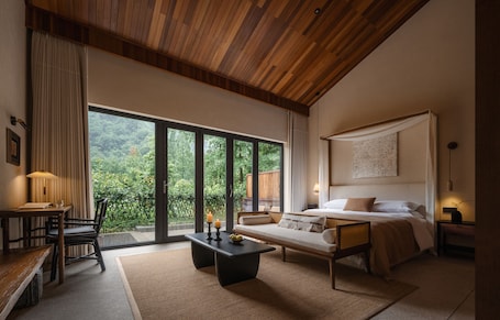 Superior Double Room, Patio, Hill View. Xishan Cloister