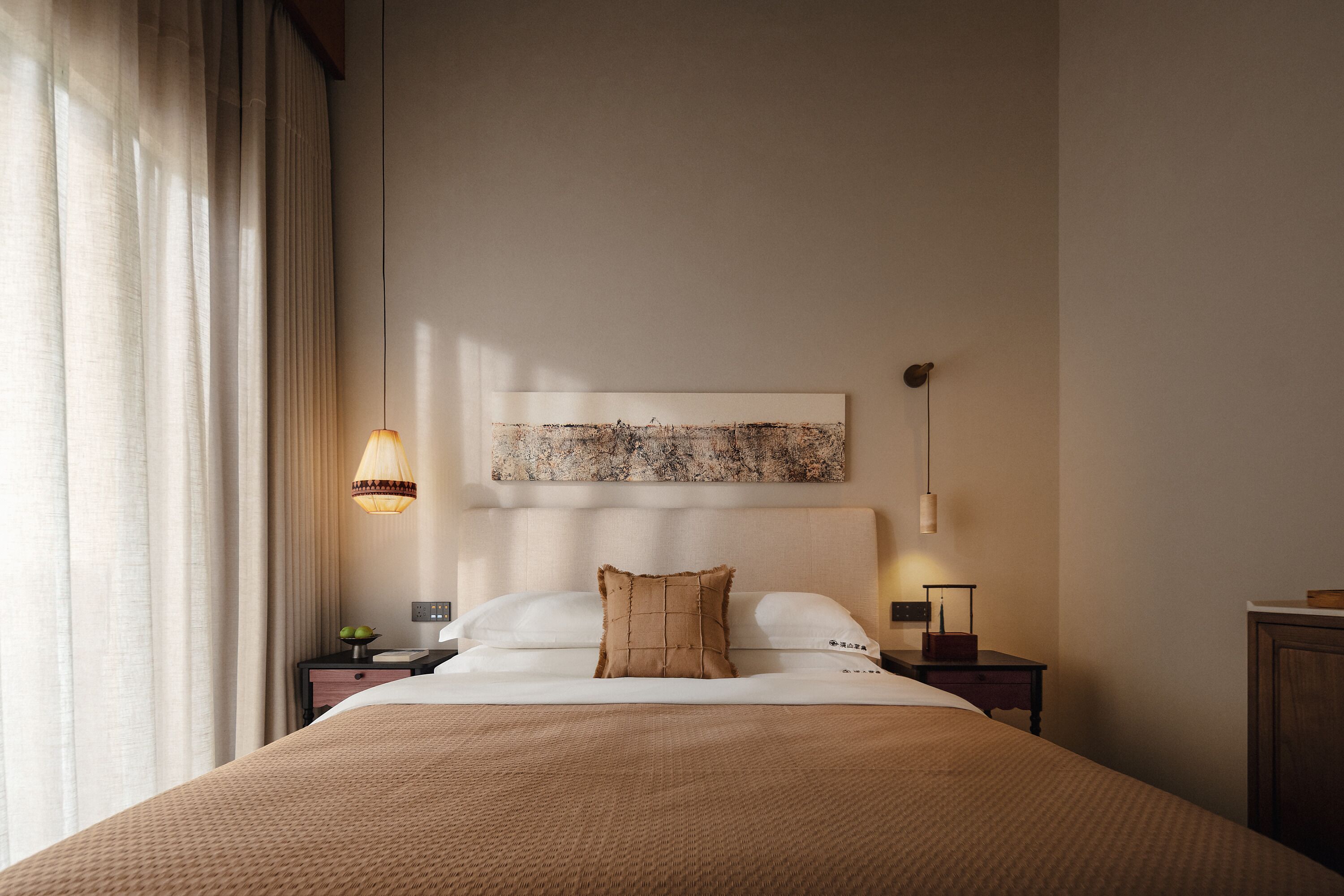 Quarto casal luxo, varanda, vista para o jardim