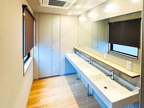 Bilik mandi berkongsi