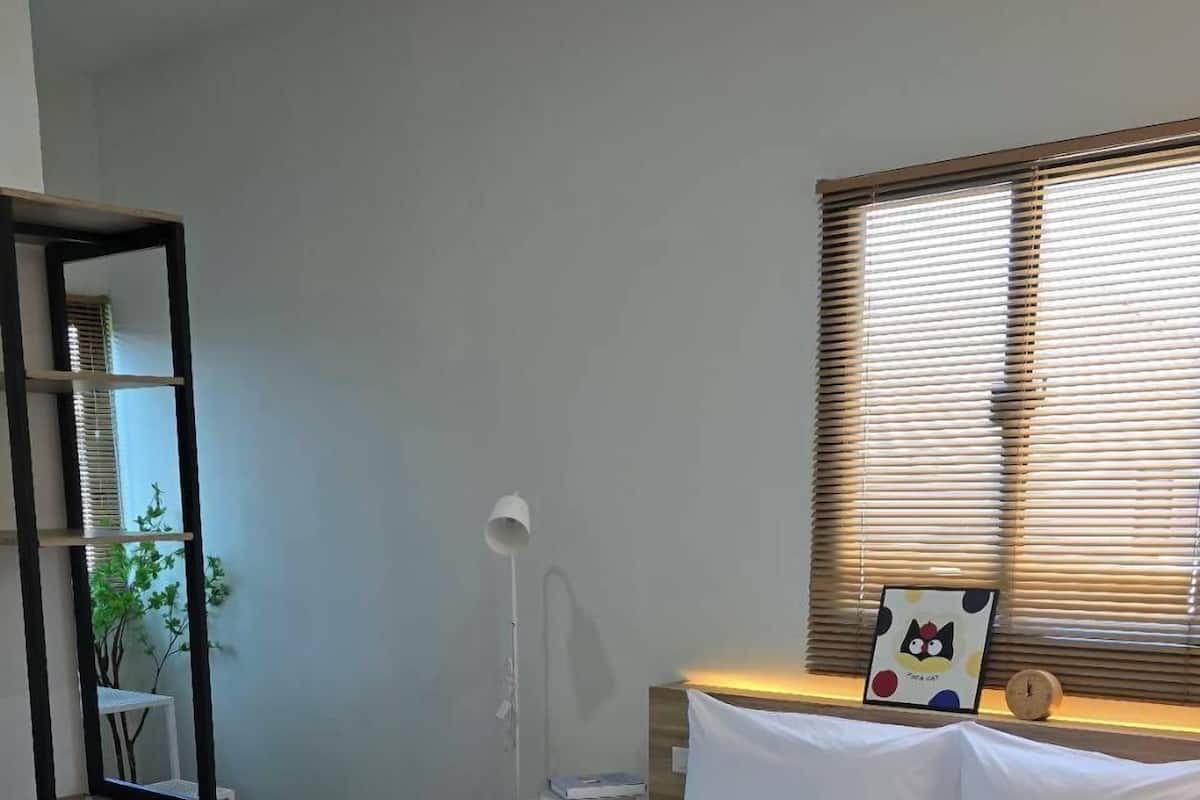 Studio – basic | Skrivebord og wi-fi (inkludert)
