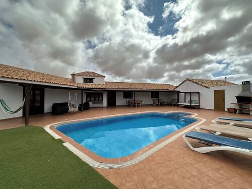 Villa with pool in the centre of Fuerteventura