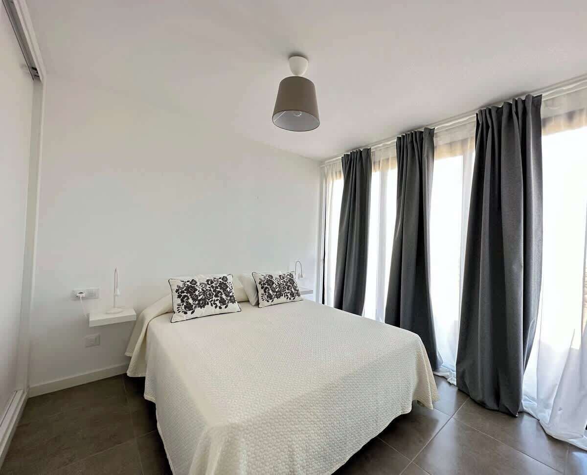 4 slaapkamers, een strijkplank/strijkijzer, reisbedje, wifi