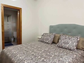 4 Schlafzimmer, Bügeleisen/Bügelbrett, Reisekinderbett, WLAN