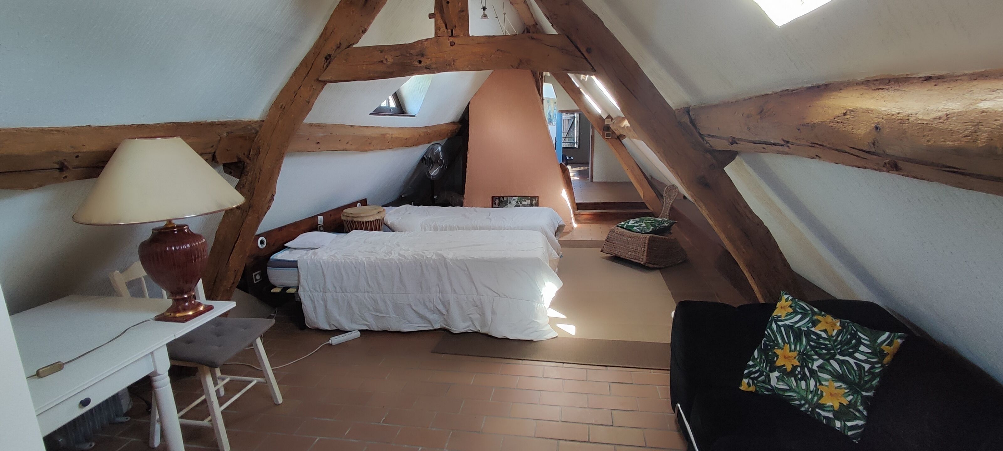 3 chambres, fer et planche à repasser, Wi-Fi, draps fournis