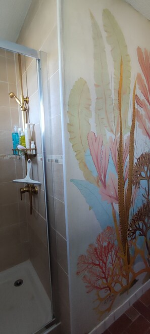 Dusche, Handtücher, Seife, Toilettenpapier
