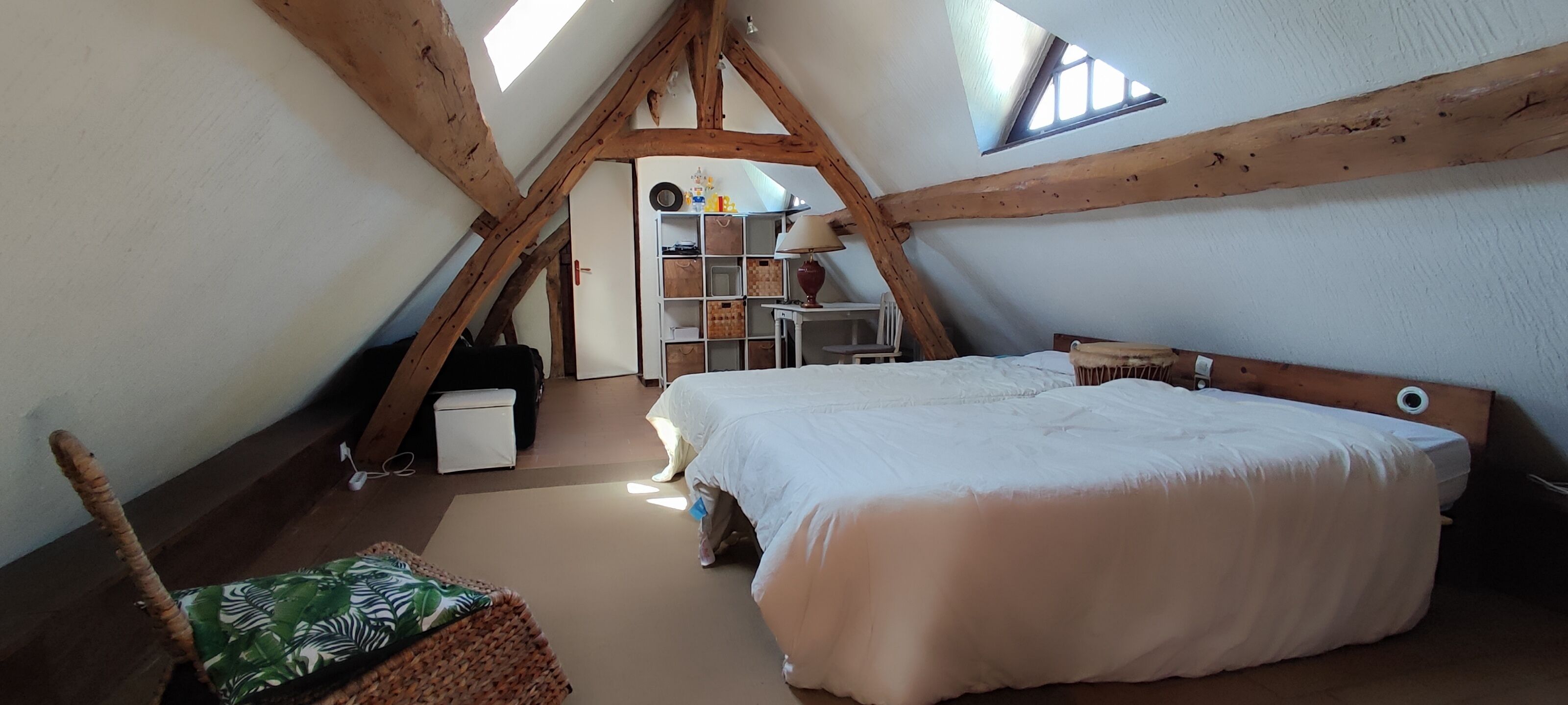 3 chambres, fer et planche à repasser, Wi-Fi, draps fournis