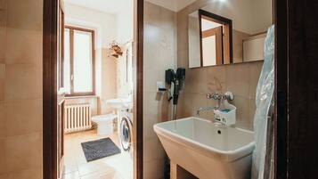 Shower, hair dryer, towels, shampoo