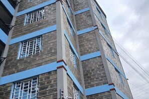 Exterior - Stacy's Cozy Bed and Breakfast in Nakuru, Kenya (Nakuru)
