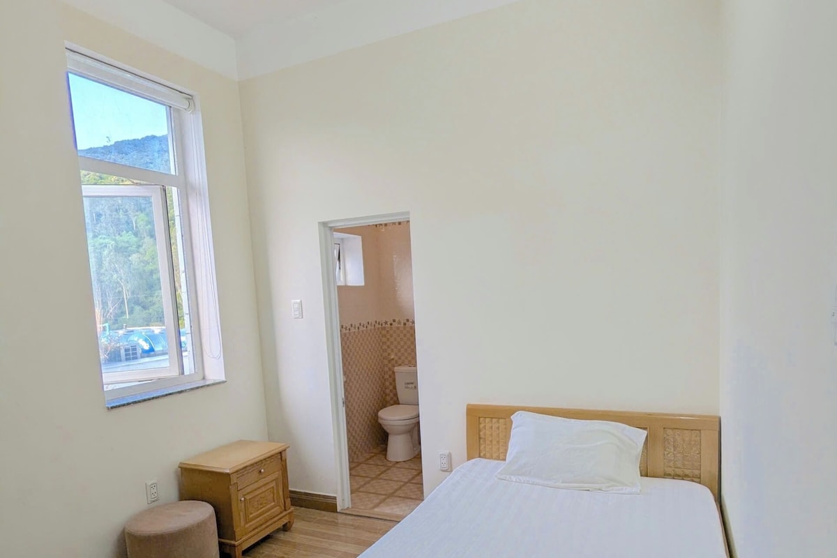 Basic Room, Garden View