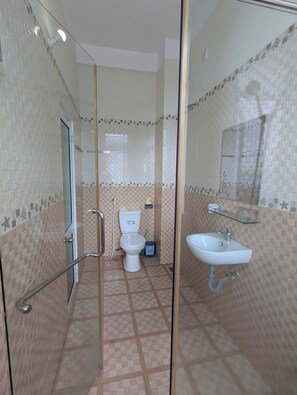 Appartement, balcon, vue plage | Salle de bain