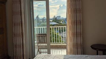 Rom, balkong, strandutsikt