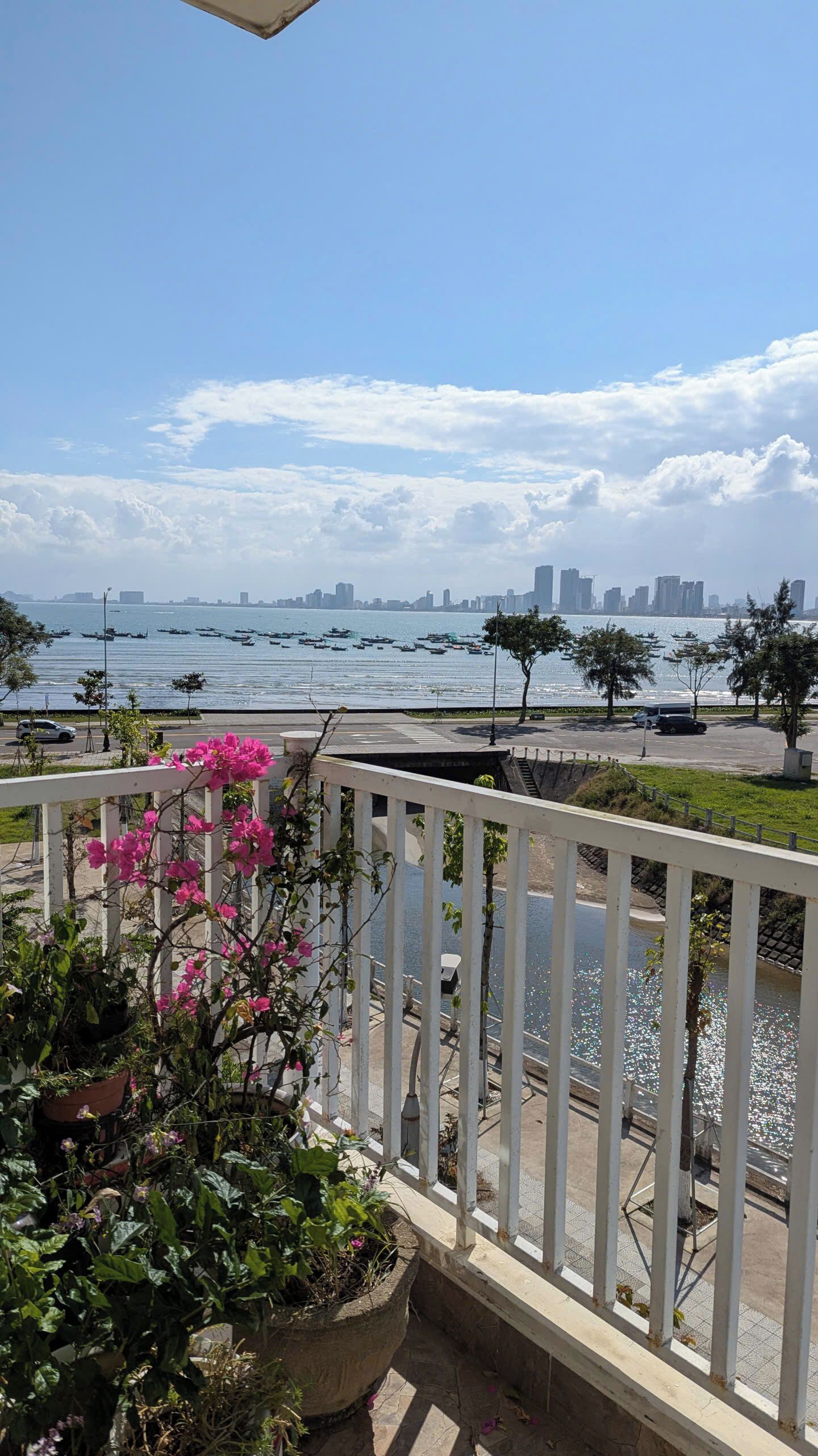 Rom, balkong, strandutsikt | Overnattingsstedets uteområder