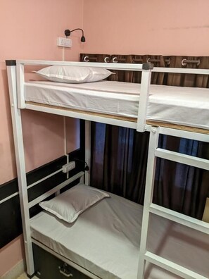 Comfort Shared Dormitory, Balcony - GUTEN TAG (Kolkata)