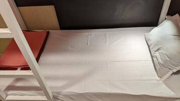 Dormitorio compartido Confort, balcón