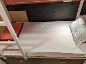 Comfort Shared Dormitory, Balcony