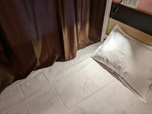 Comfort Shared Dormitory, Balcony - GUTEN TAG (Kolkata)