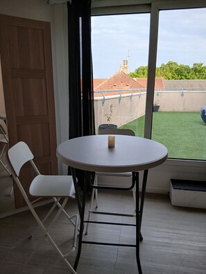 Dining - Cosy studio terrace in Chartres (Chartres)