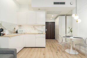 Cortinas blackout, tabla de planchar con plancha y wifi gratis 