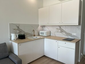 Suíte estúdio conforto, sacada, vista para a cidade | Cozinha privada