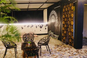 Outdoor dining - 10 BR spacious luxury stay at Candolim with pool (Calangute)