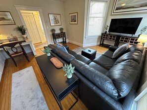 Smart TV, offices - Claim this entire luxury harbor-view cottage at 12 Goodwin St in Yachting Village! Complete with kitchen, private decks with water views, mini-split AC, TVs, Wifi and off-street parking. Steps to harbor, Thames Street, restaurants - Relax & Enjoy! (Newport)