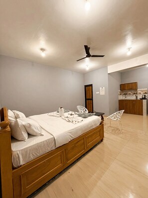 Comfort Villa, Multiple Bedrooms, Balcony, City View | Premium bedding, Select Comfort beds, bed sheets - CELESTE VILLA (Candolim)