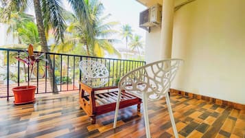 Comfort Villa, Multiple Bedrooms, Balcony, City View | Property grounds