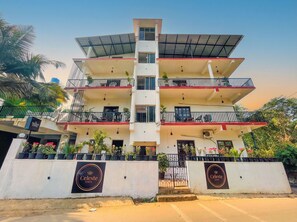 Vila conforto, vários quartos, sacada, vista para a cidade | Fachada