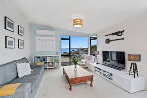 Living area - 2- Bedroom luxury home (Russell)
