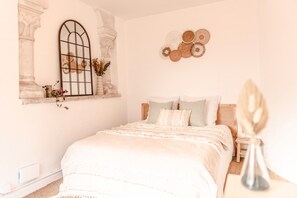 Room - Le Couvent des Cordelières – Romantic Suite with Optional Spa & Dinner (Vezins)