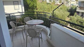 Family Condo, Balcony, Pool View | Outdoor dining