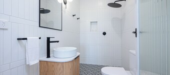 The Largs Lookout - Modern Apartment