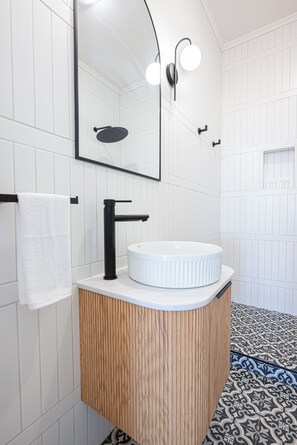 Bathroom - The Largs Lookout - Modern Apartment (Largs North)