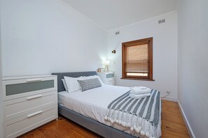 Room - The Largs Lookout - Modern Apartment (Largs North)
