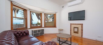 The Largs Lookout - Modern Apartment