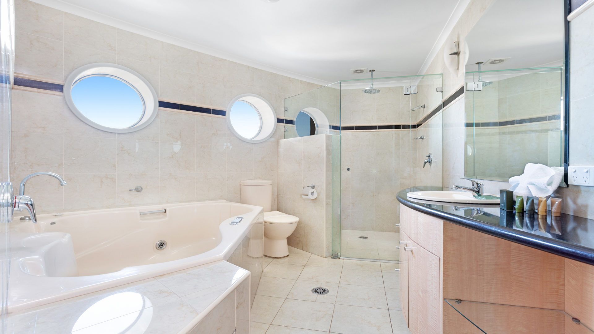 Le Point 802 - Luxury & Views! - 福斯特