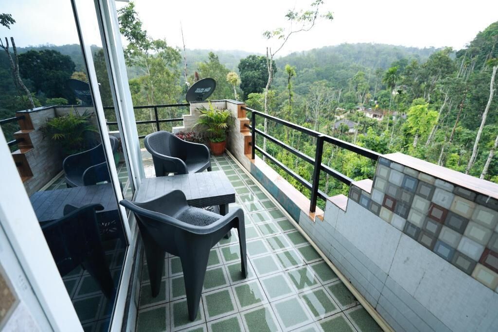 Basic Double Room, Balcony, Mountain View | Property grounds