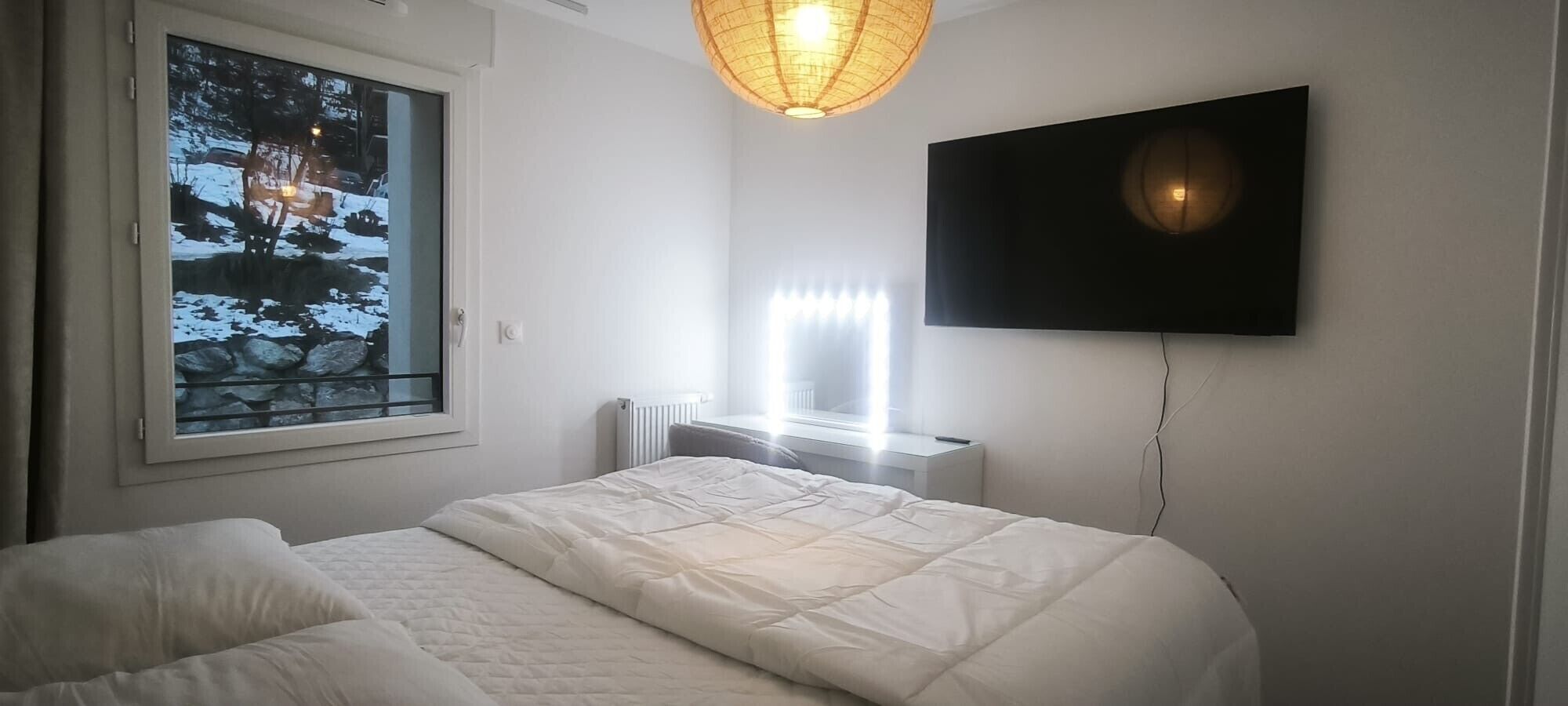2 bedrooms, iron/ironing board, free WiFi