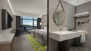 Dobbeltrom – superior, 2 dobbeltsenger, aircondition, utsikt mot høyde | Oppholdsområde