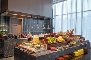 Free daily local cuisine breakfast  - Wanda Moments Hotel Jingshan (Jingmen)