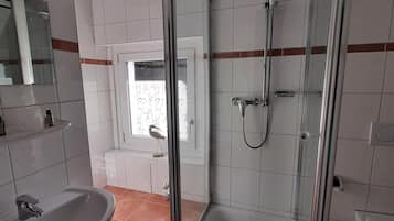 Dreibettzimmer | Badezimmer