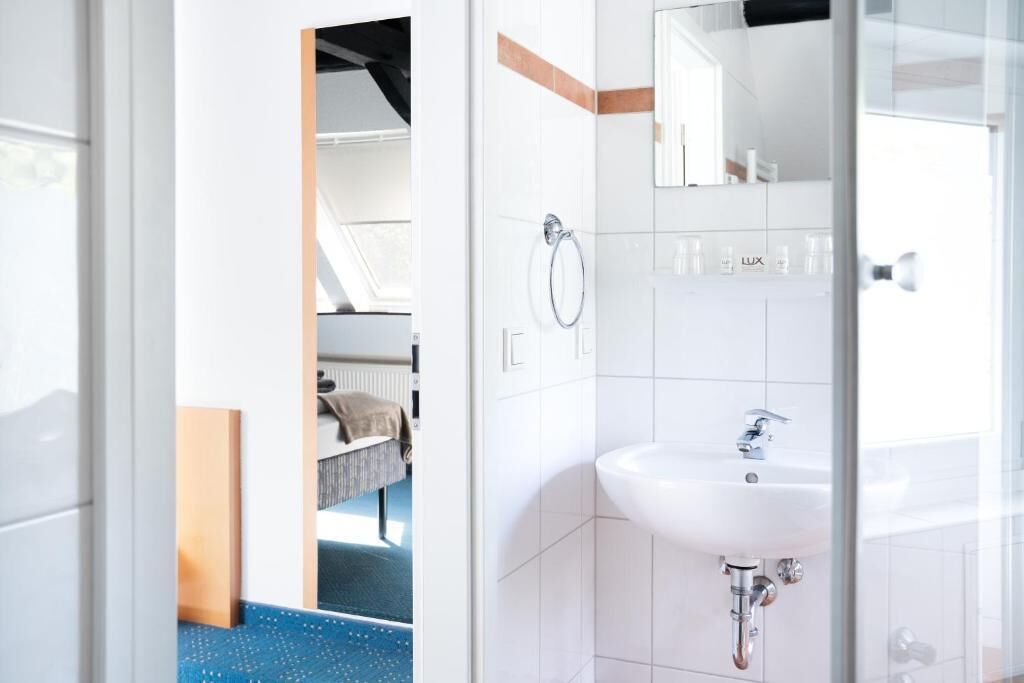 Chambre Double Standard, vue jardin | Salle de bain
