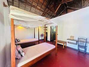 Room - Double Hibiscus Bungalow with pool, tropical garden, bar & restaurant (Hell-Ville)
